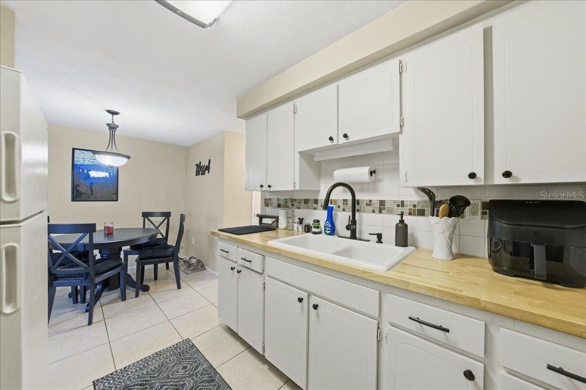 Listing photo id 5 for 4219 Terrapin Place