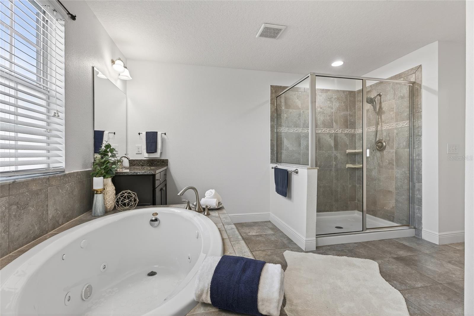 Listing photo id 64 for 22774 Cherokee Rose Place