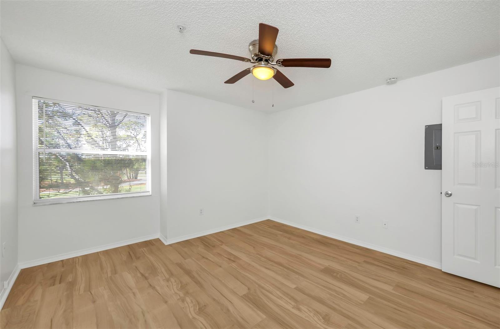 Image 12 of 36 For 2400 Feather Sound Drive 423