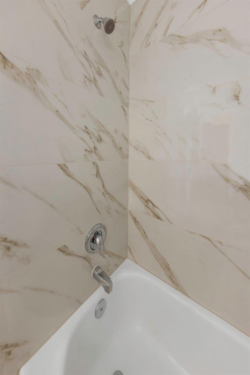 Image 16 of 36 For 2400 Feather Sound Drive 423