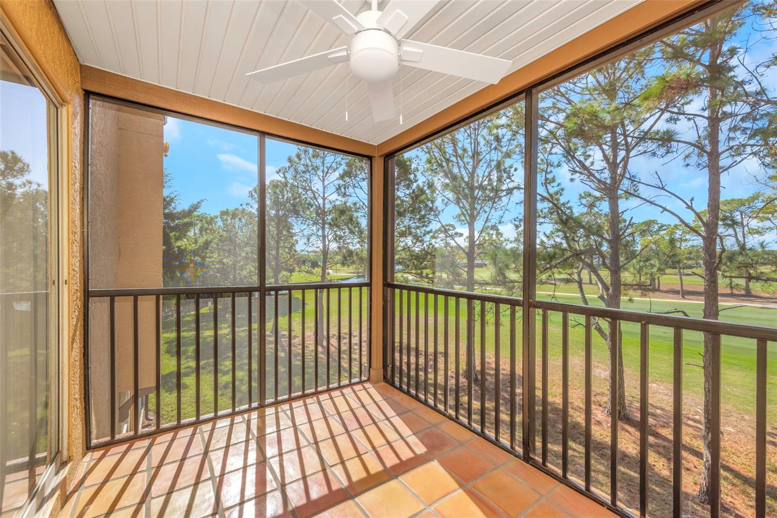 Image 18 of 36 For 2400 Feather Sound Drive 423