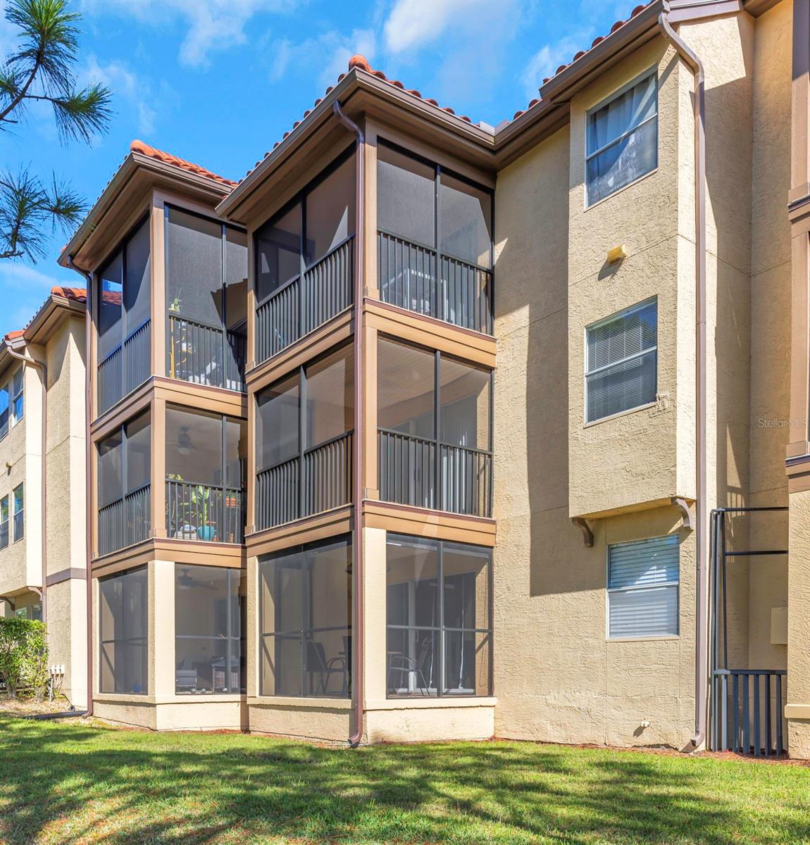 Image 24 of 36 For 2400 Feather Sound Drive 423