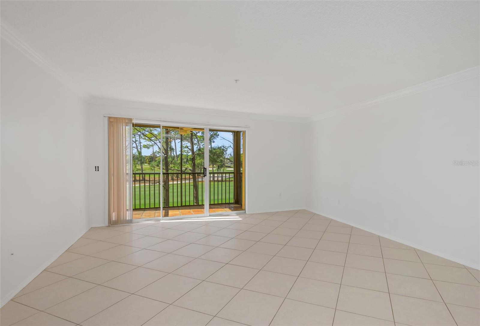 Image 4 of 36 For 2400 Feather Sound Drive 423