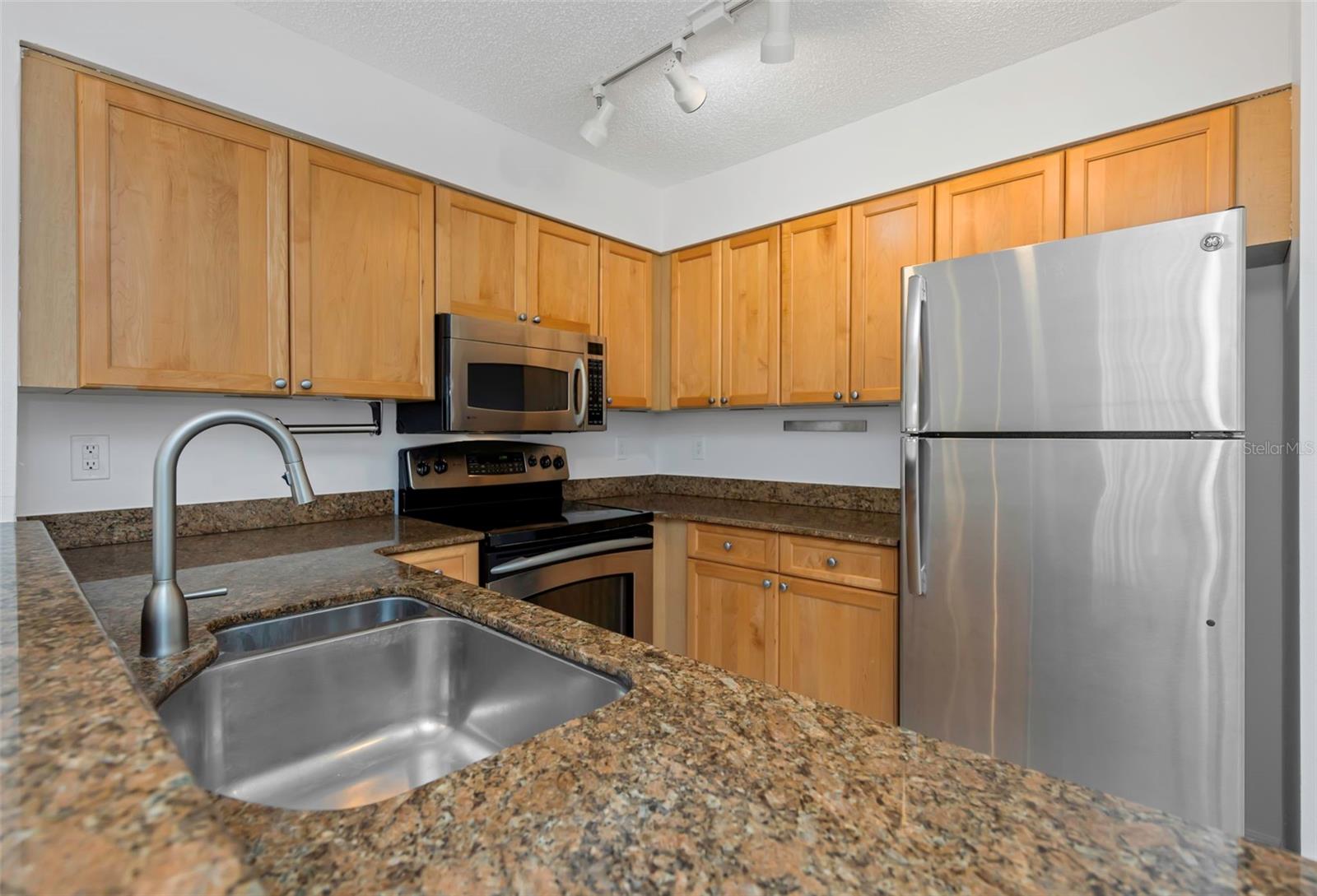 Image 8 of 36 For 2400 Feather Sound Drive 423