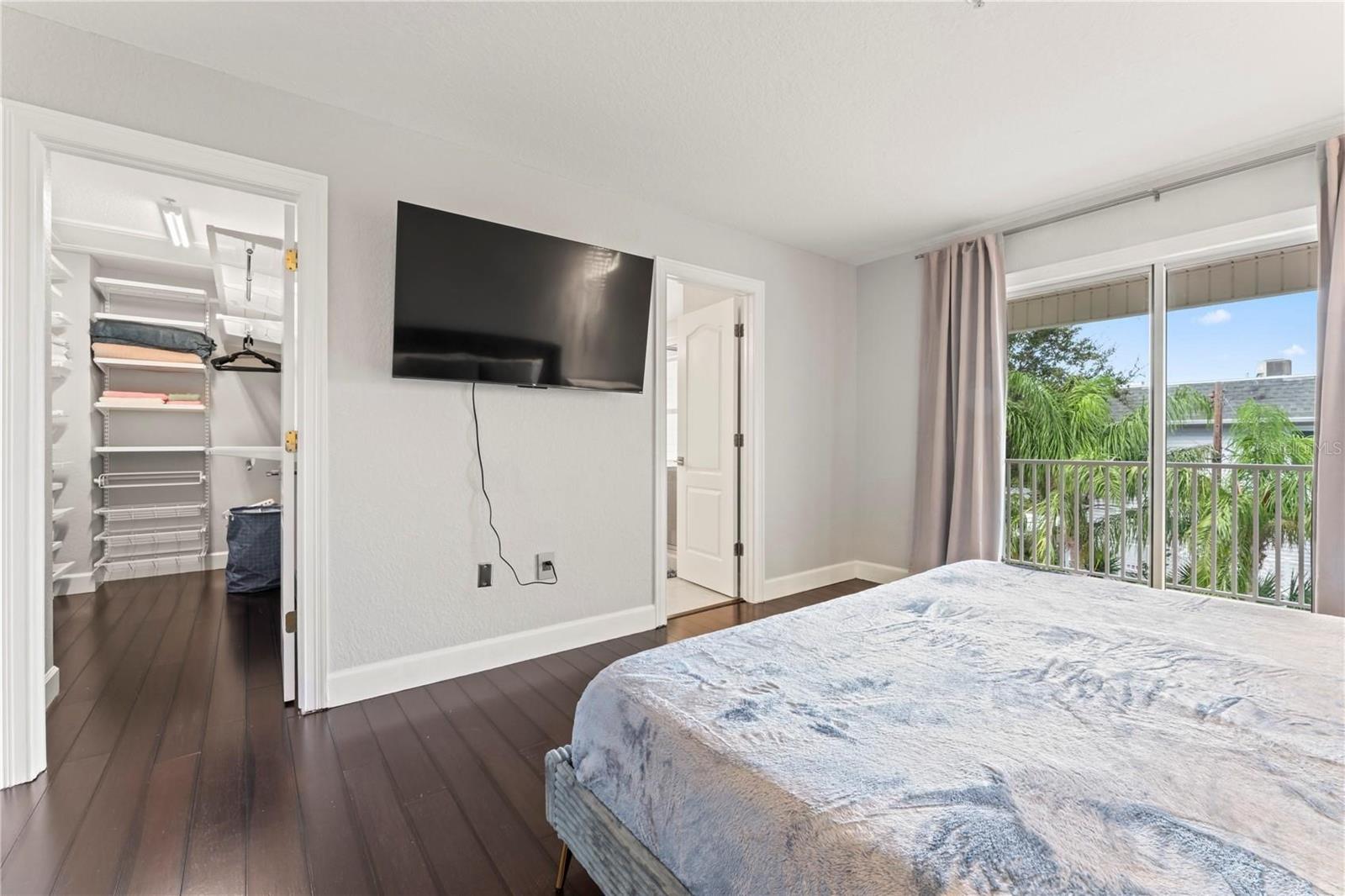 Image 12 of 33 For 512 1st Street 108