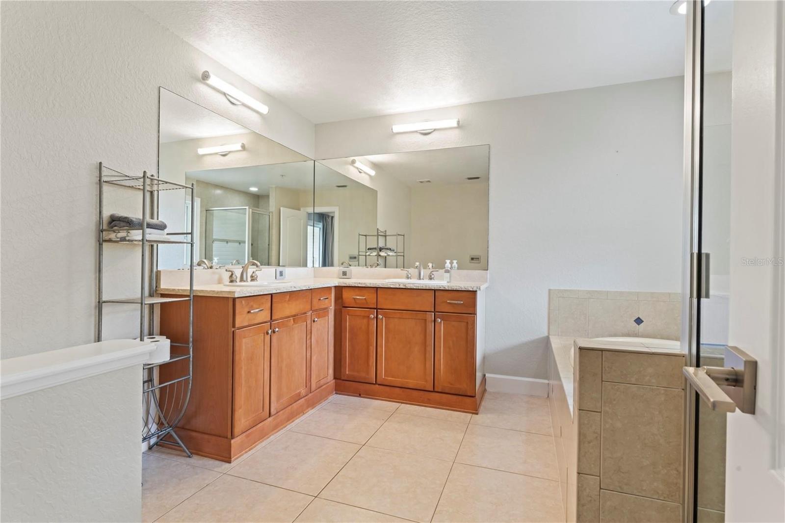 Image 14 of 33 For 512 1st Street 108