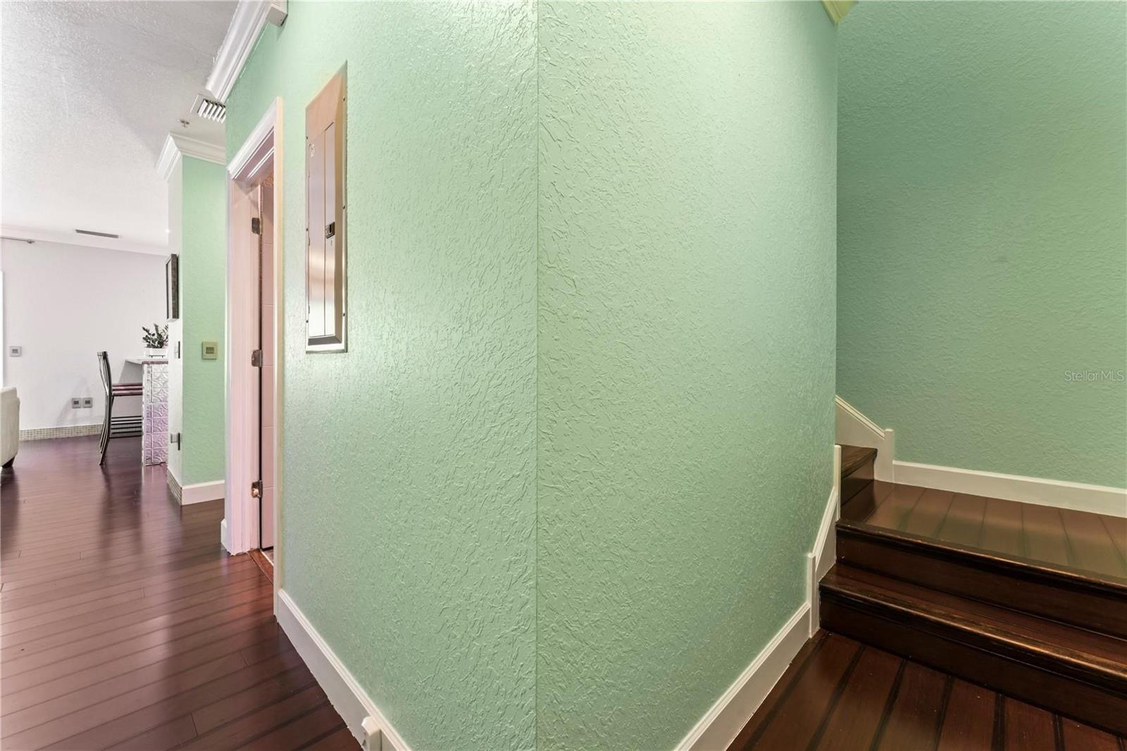 Image 27 of 33 For 512 1st Street 108