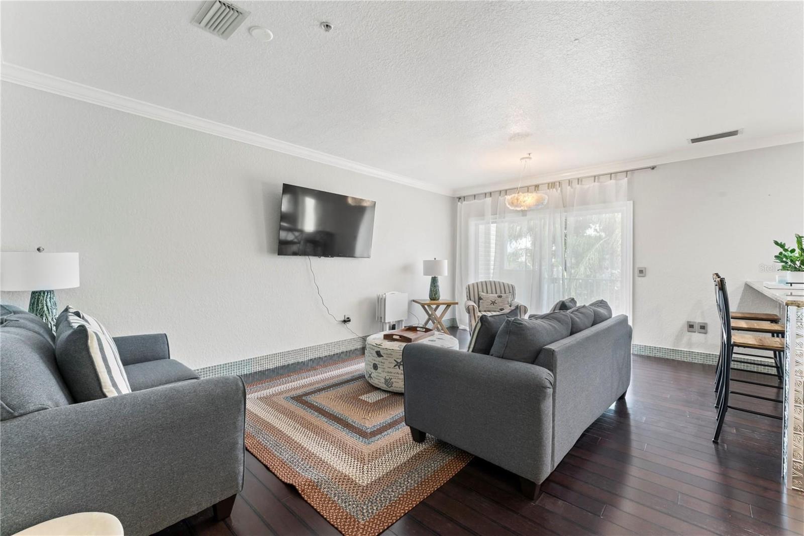 Image 28 of 33 For 512 1st Street 108