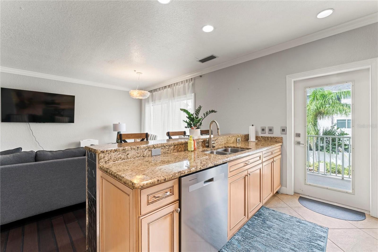 Image 5 of 33 For 512 1st Street 108