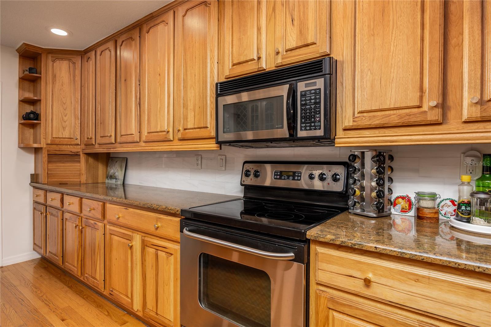 Listing photo id 13 for 22481 Southshore Drive