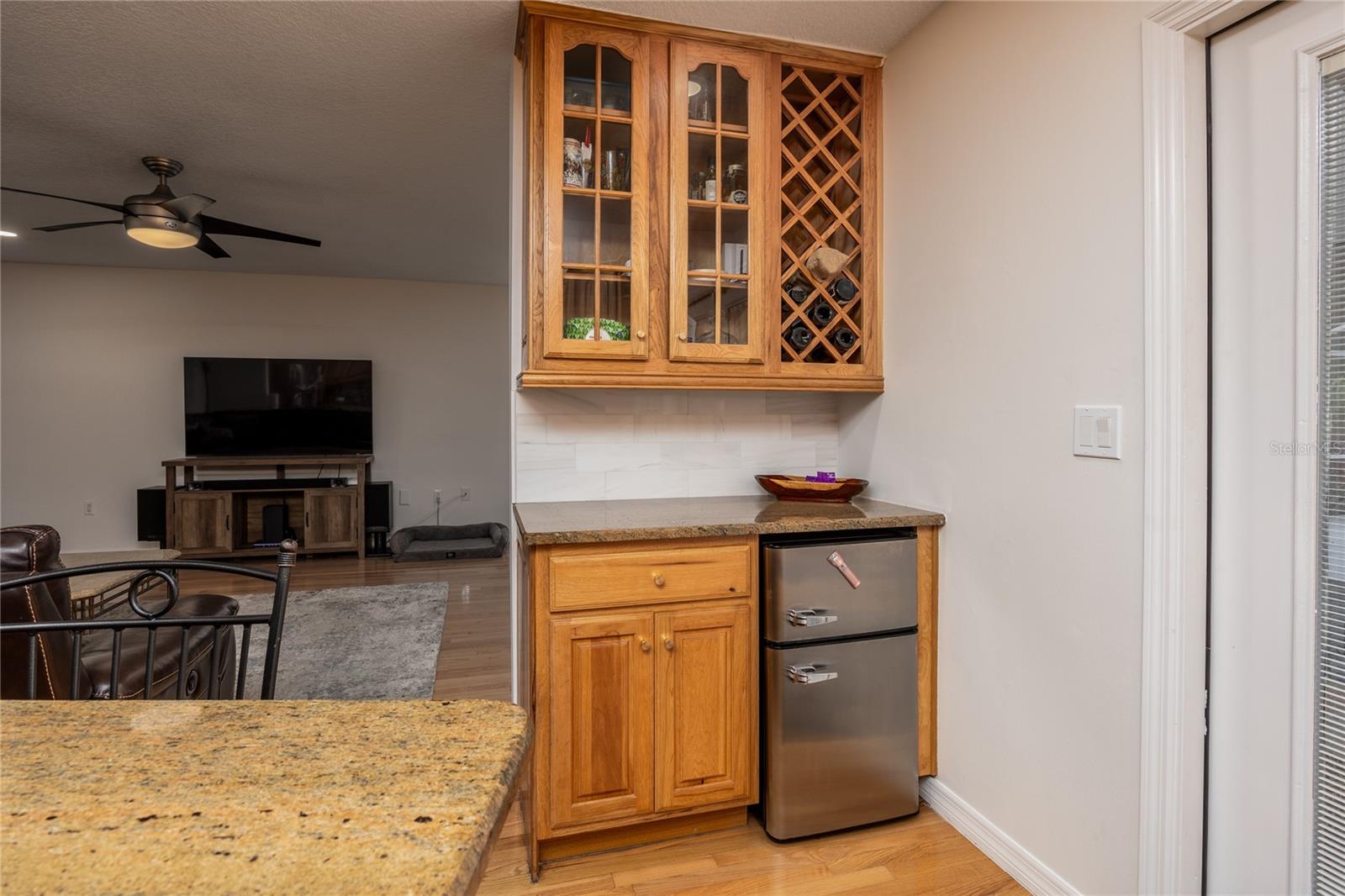 Listing photo id 16 for 22481 Southshore Drive