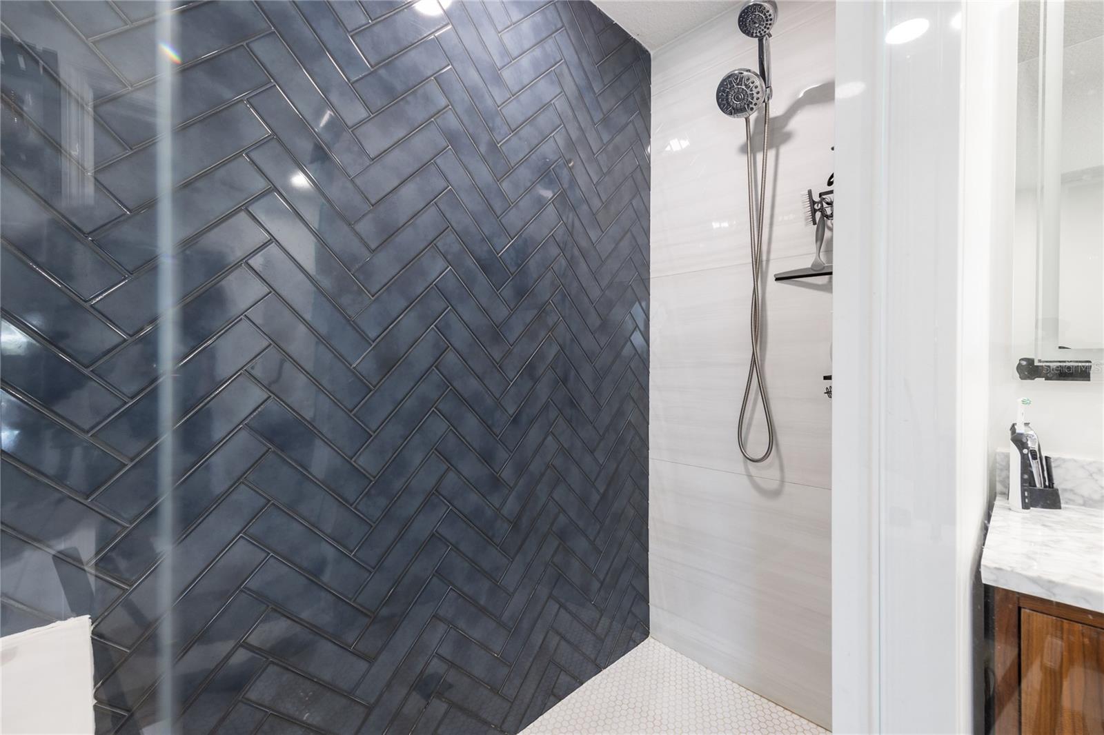 Listing photo id 22 for 22481 Southshore Drive