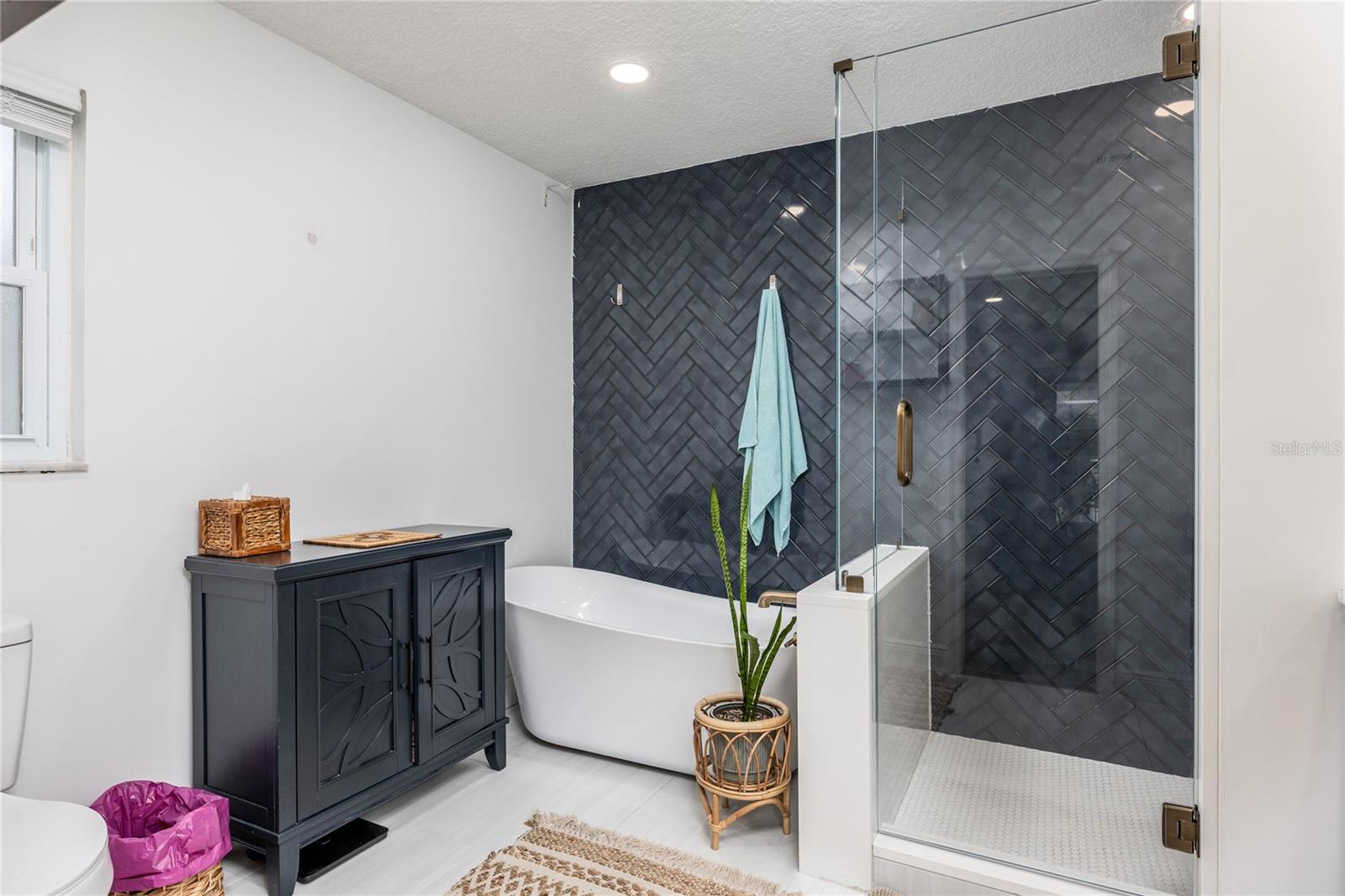 Listing photo id 23 for 22481 Southshore Drive