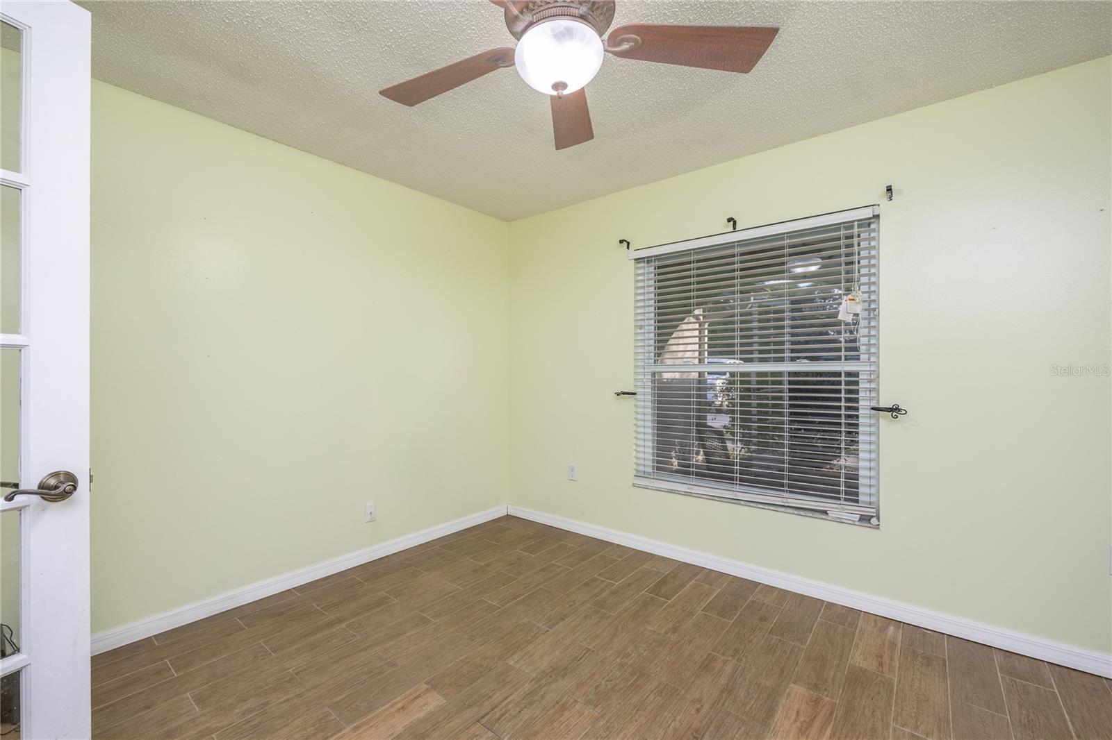 Listing photo id 29 for 22481 Southshore Drive