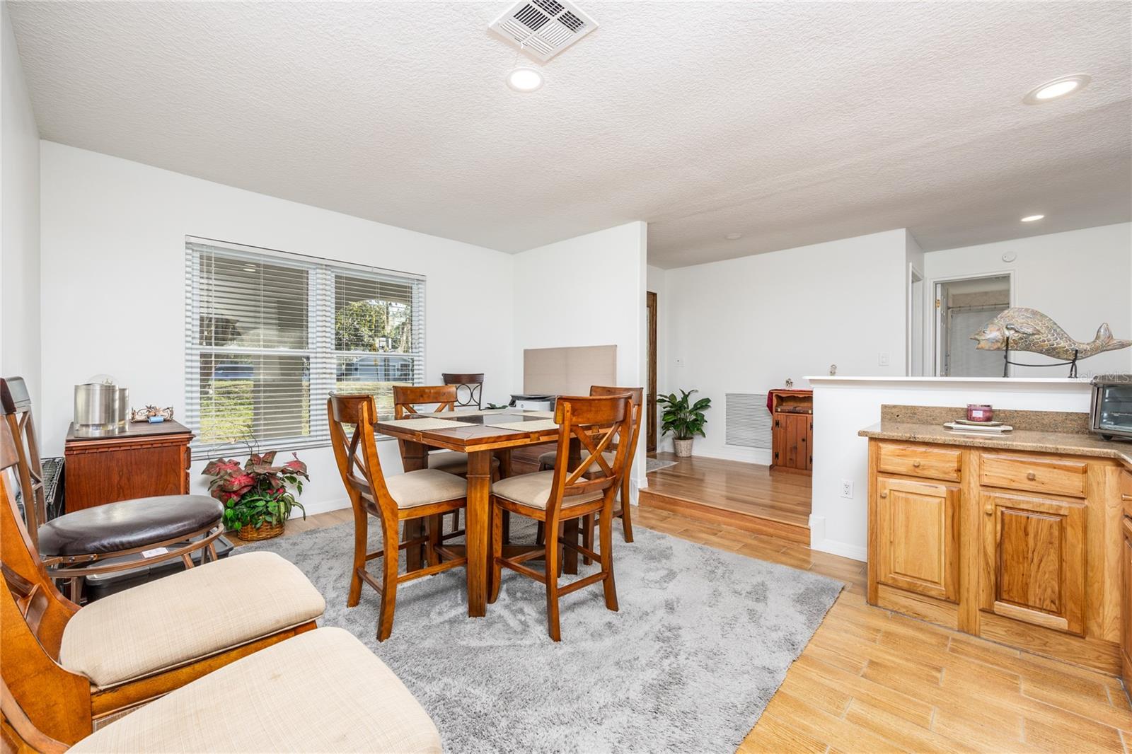 Listing photo id 32 for 22481 Southshore Drive