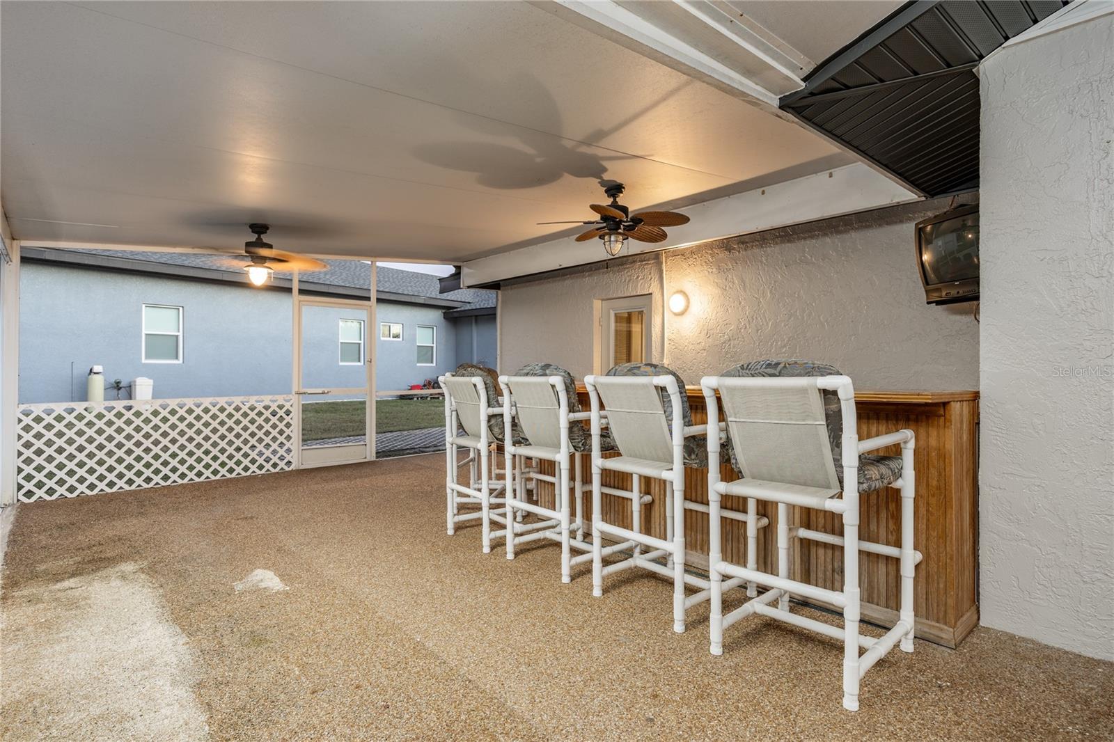 Listing photo id 47 for 22481 Southshore Drive