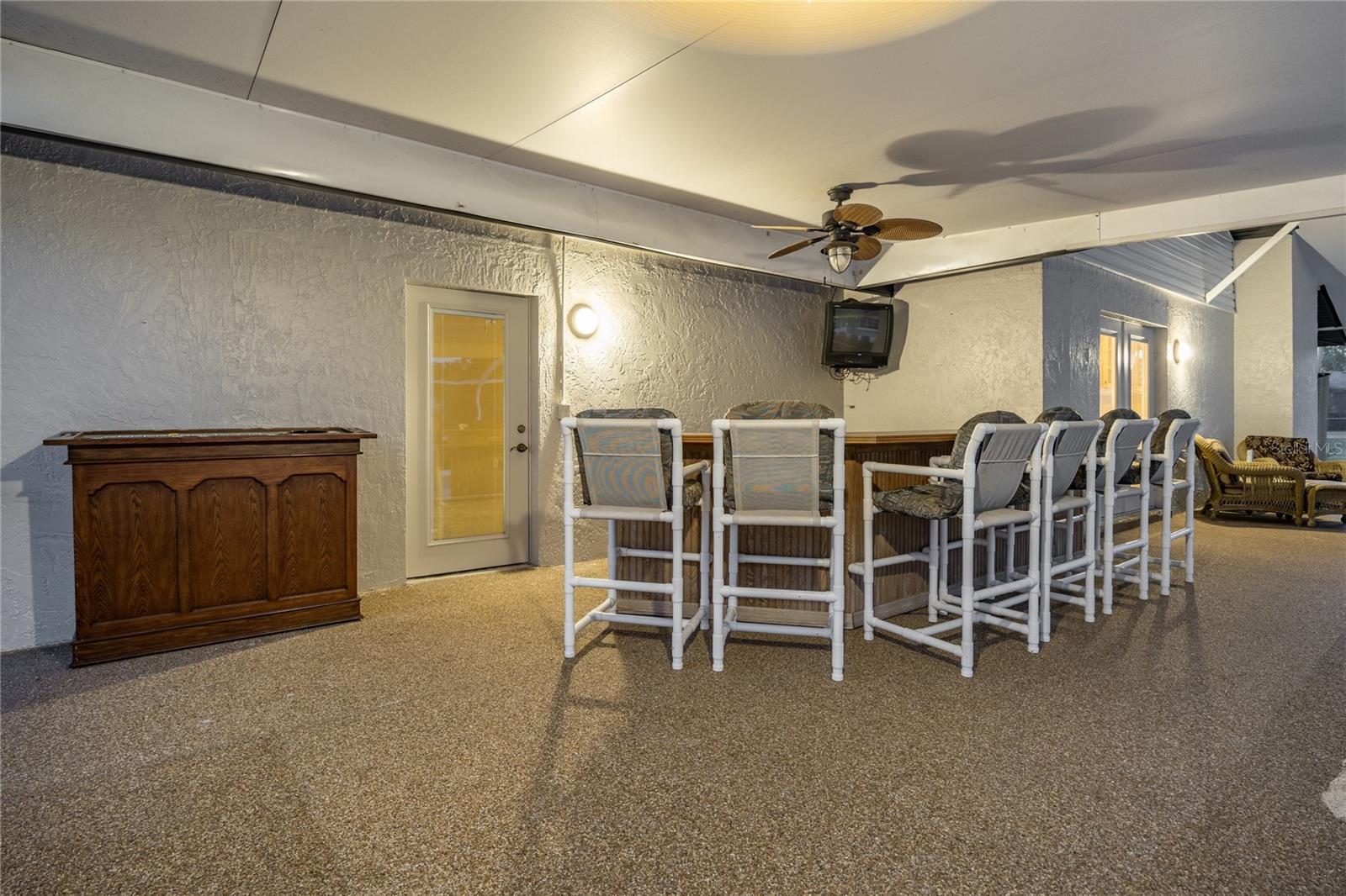 Listing photo id 48 for 22481 Southshore Drive