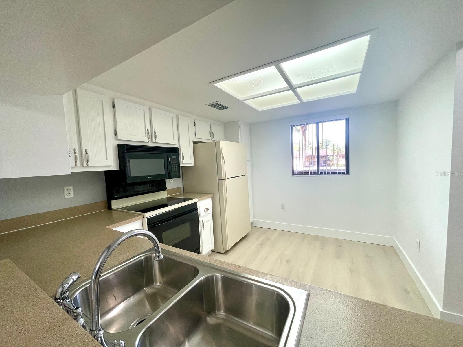 Image 10 of 31 For 2682 Sabal Springs Circle 204