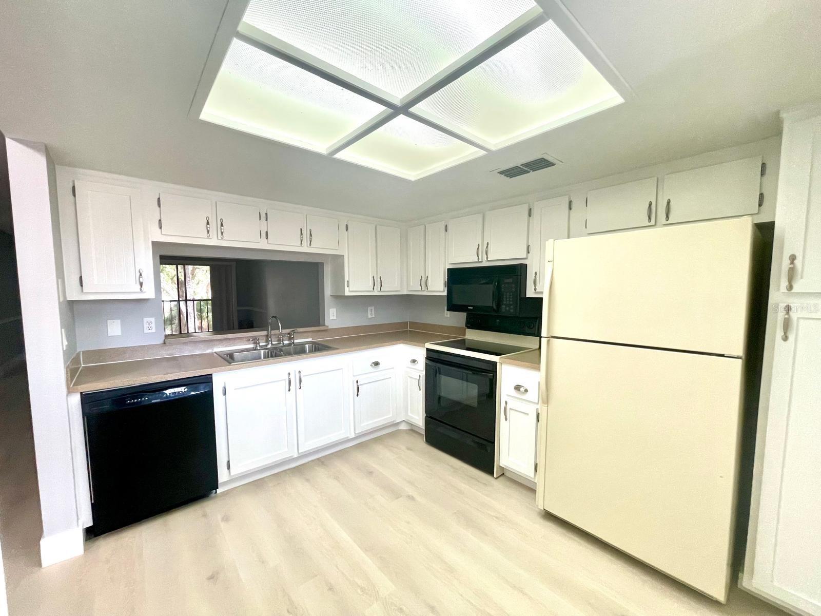 Image 9 of 31 For 2682 Sabal Springs Circle 204