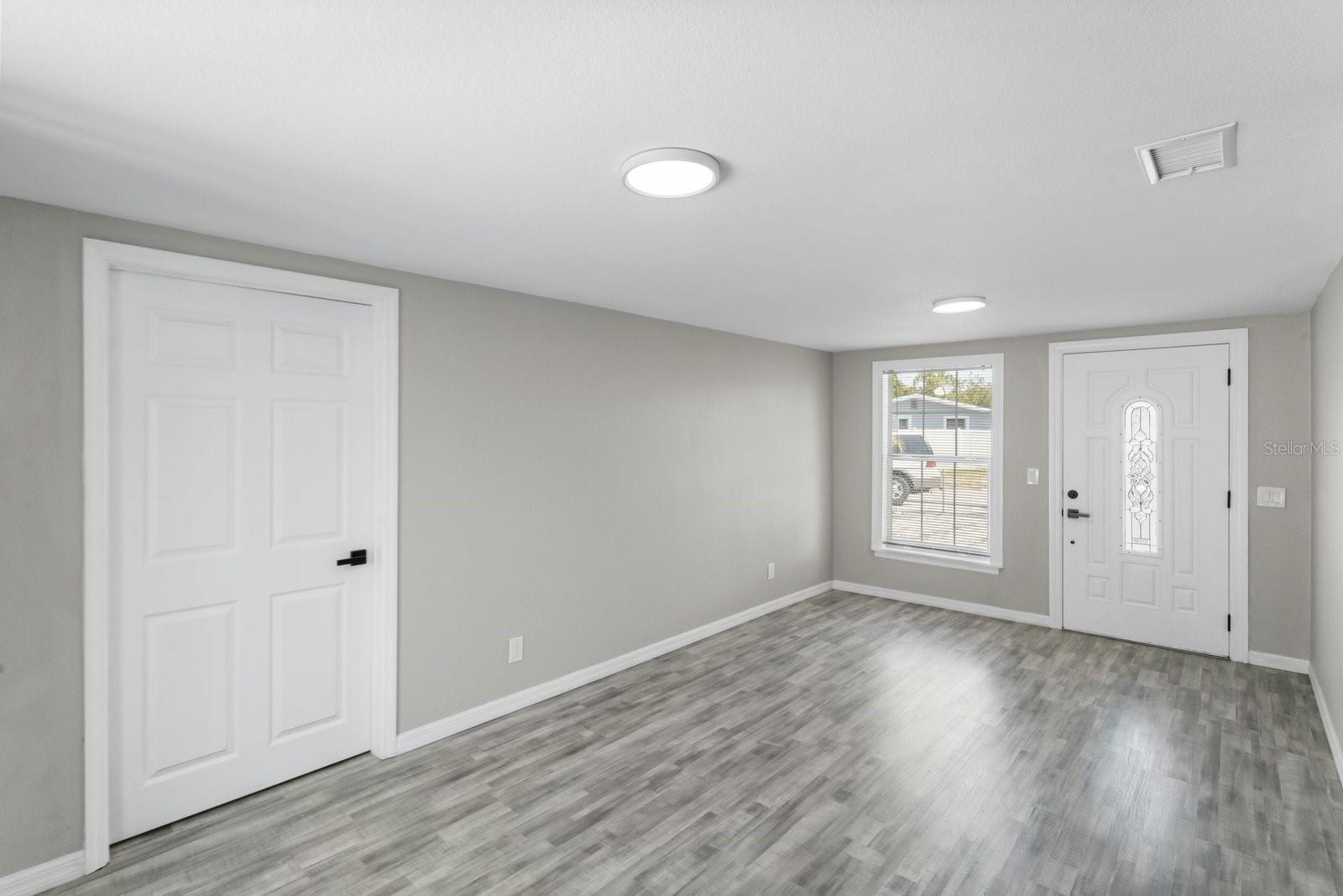 Image 7 of 28 For 6802 Comanche Avenue