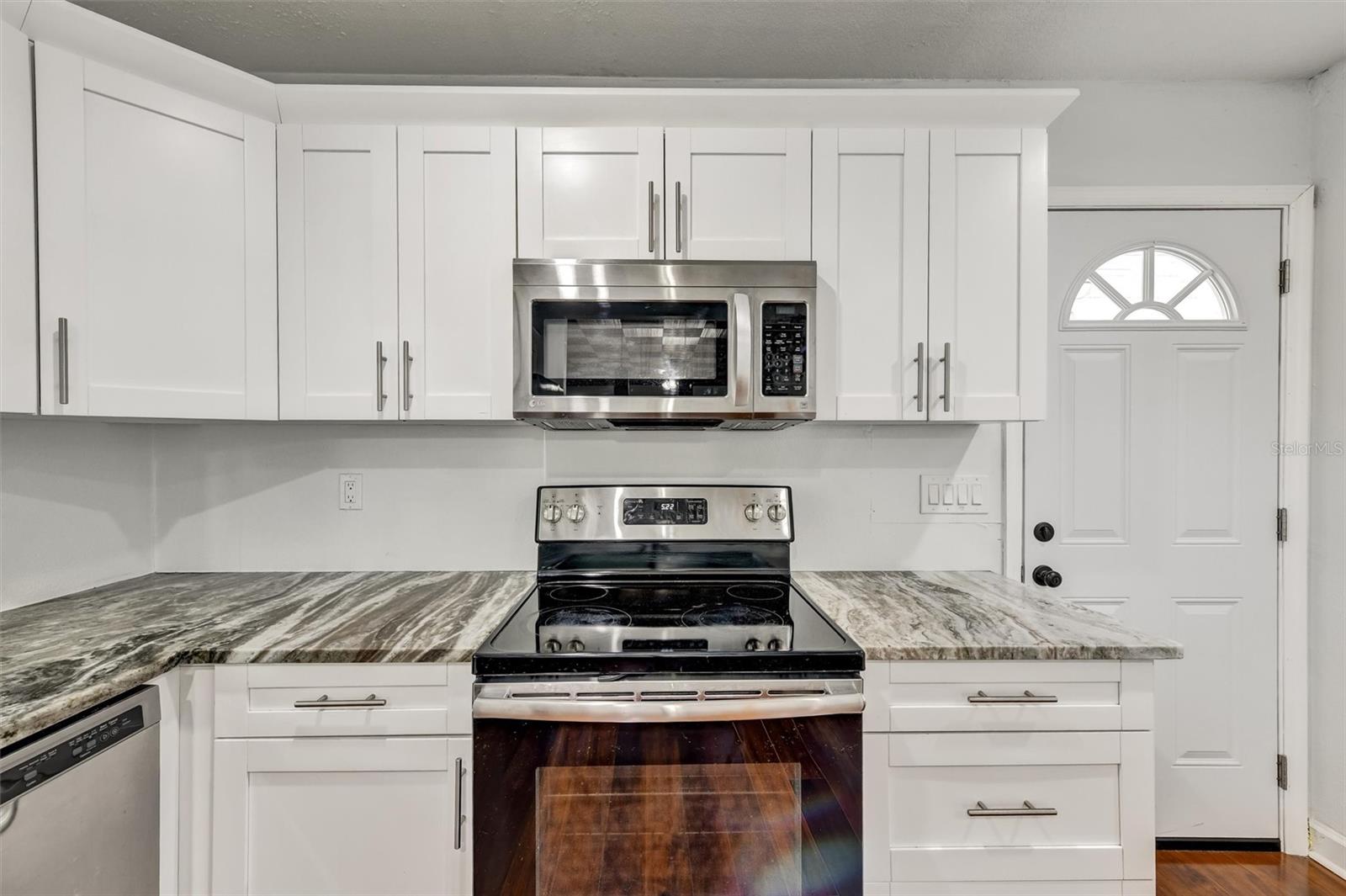 Image 13 of 38 For 3208 Avenida Republica De Cuba