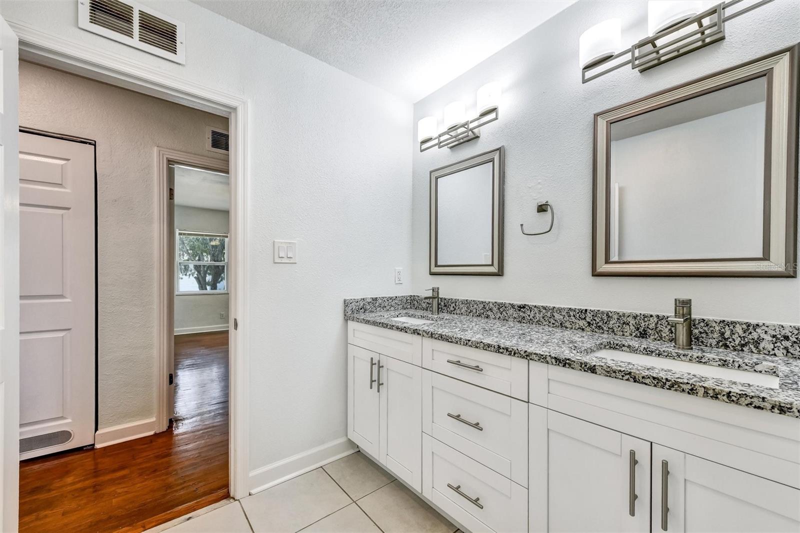 Image 24 of 38 For 3208 Avenida Republica De Cuba