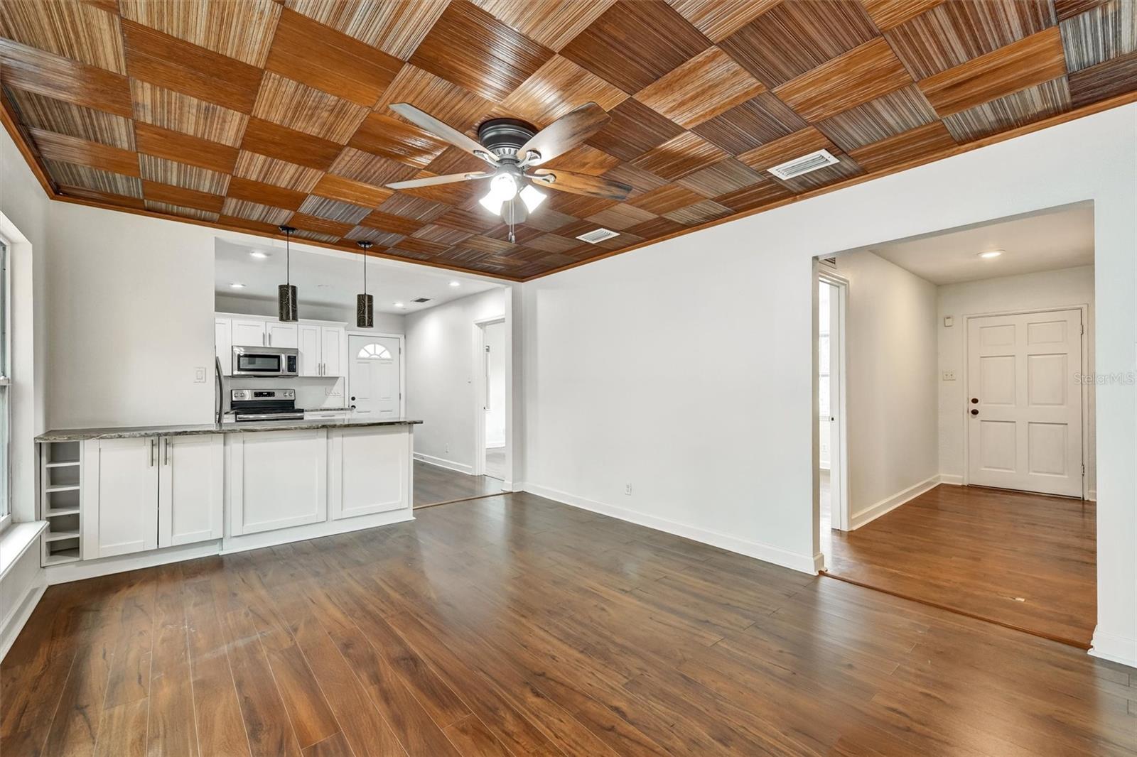 Image 9 of 38 For 3208 Avenida Republica De Cuba