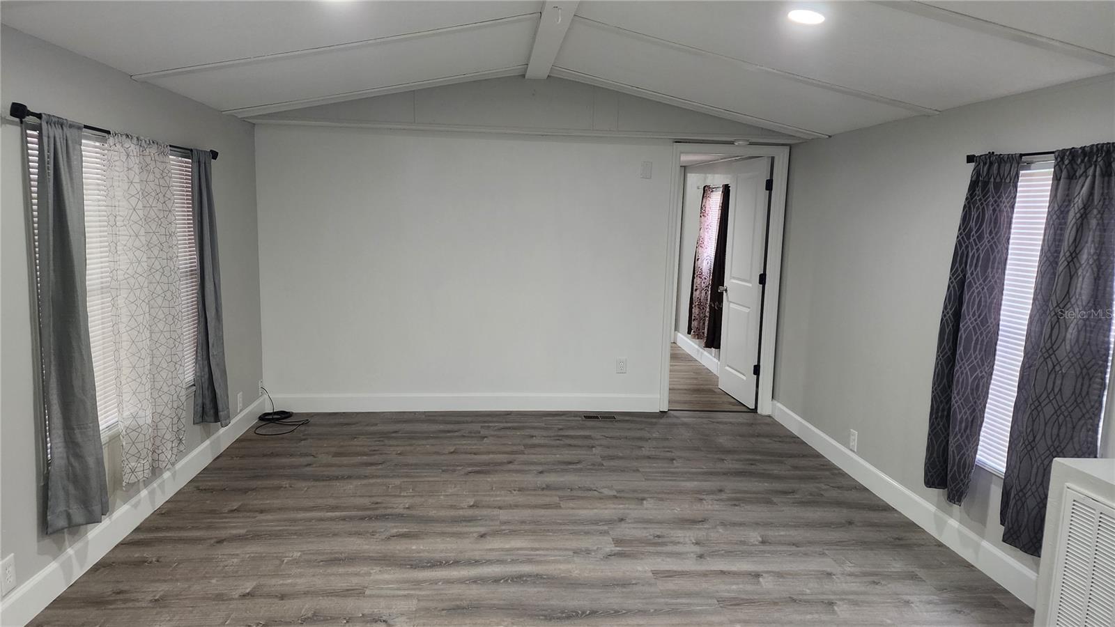 Image 11 of 22 For 837 Ethyl Street