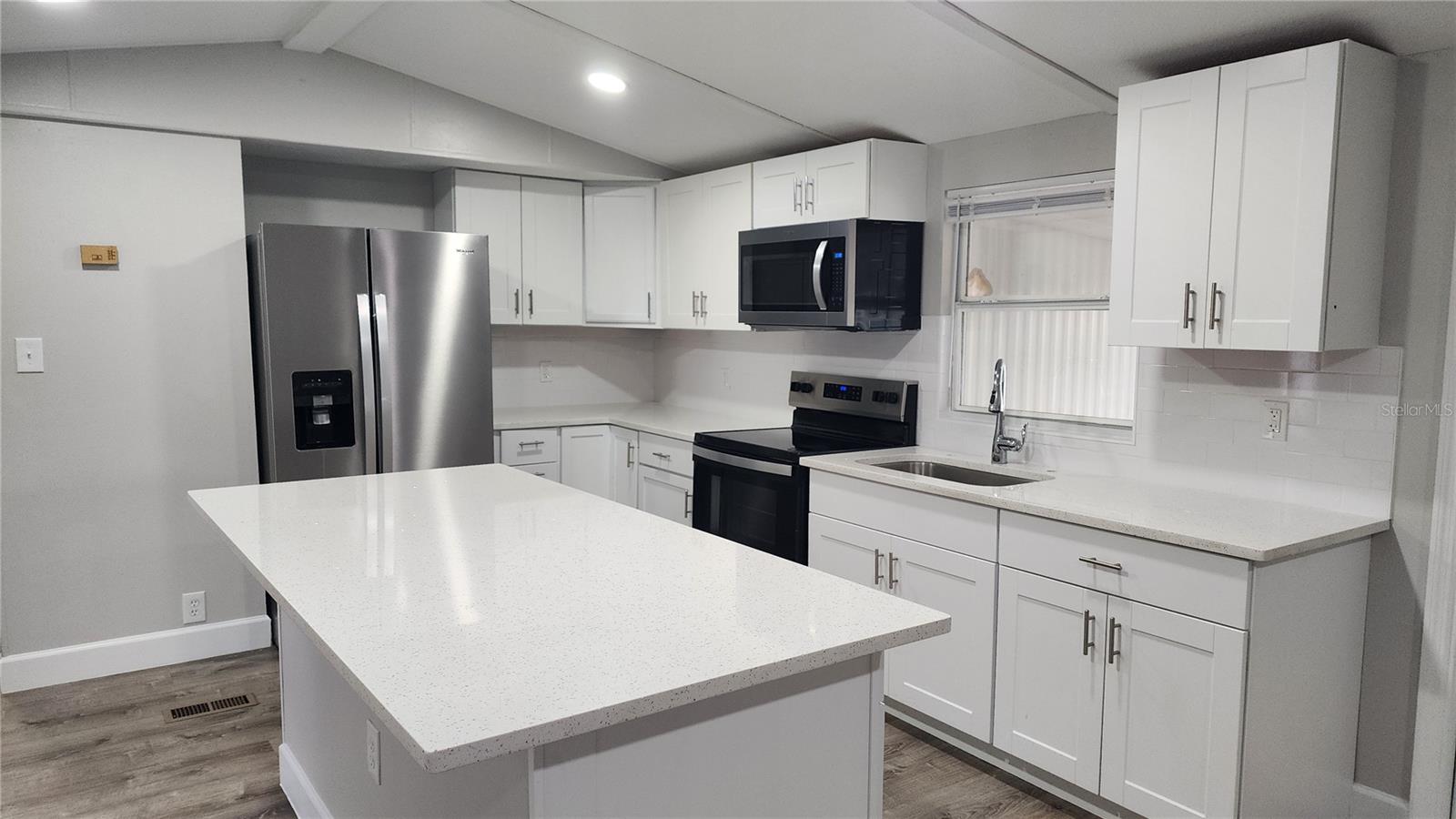 Image 7 of 22 For 837 Ethyl Street