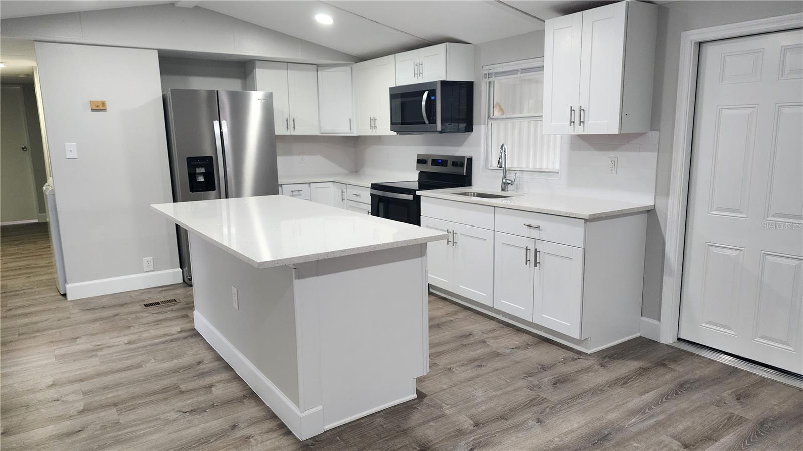 Image 8 of 22 For 837 Ethyl Street