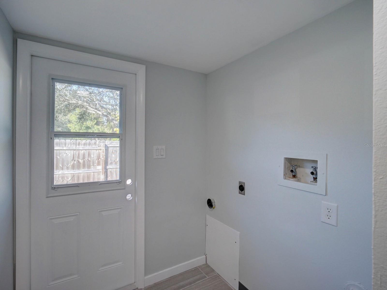 Image 10 of 17 For 1007 Sumner Boulevard B