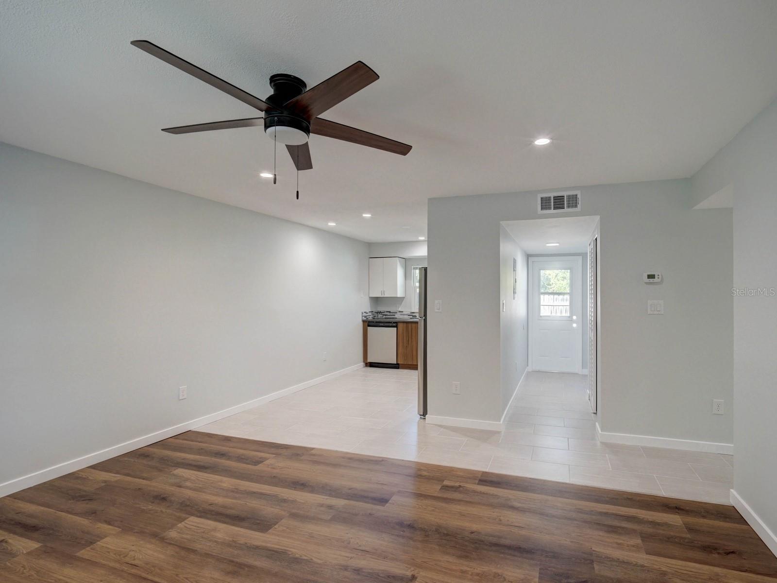 Image 4 of 17 For 1007 Sumner Boulevard B