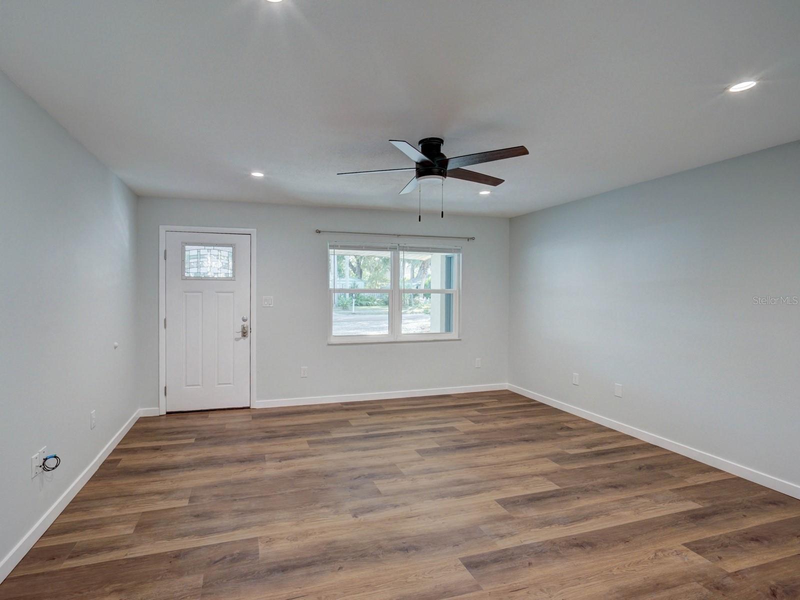 Image 9 of 17 For 1007 Sumner Boulevard B