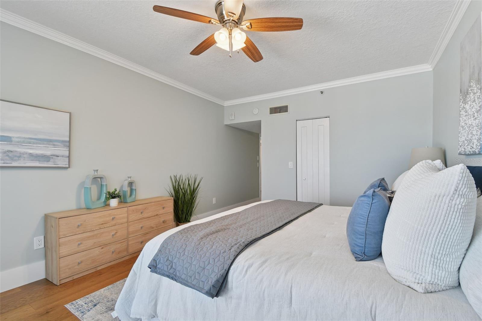 Image 16 of 47 For 1586 Gulf Boulevard 2502