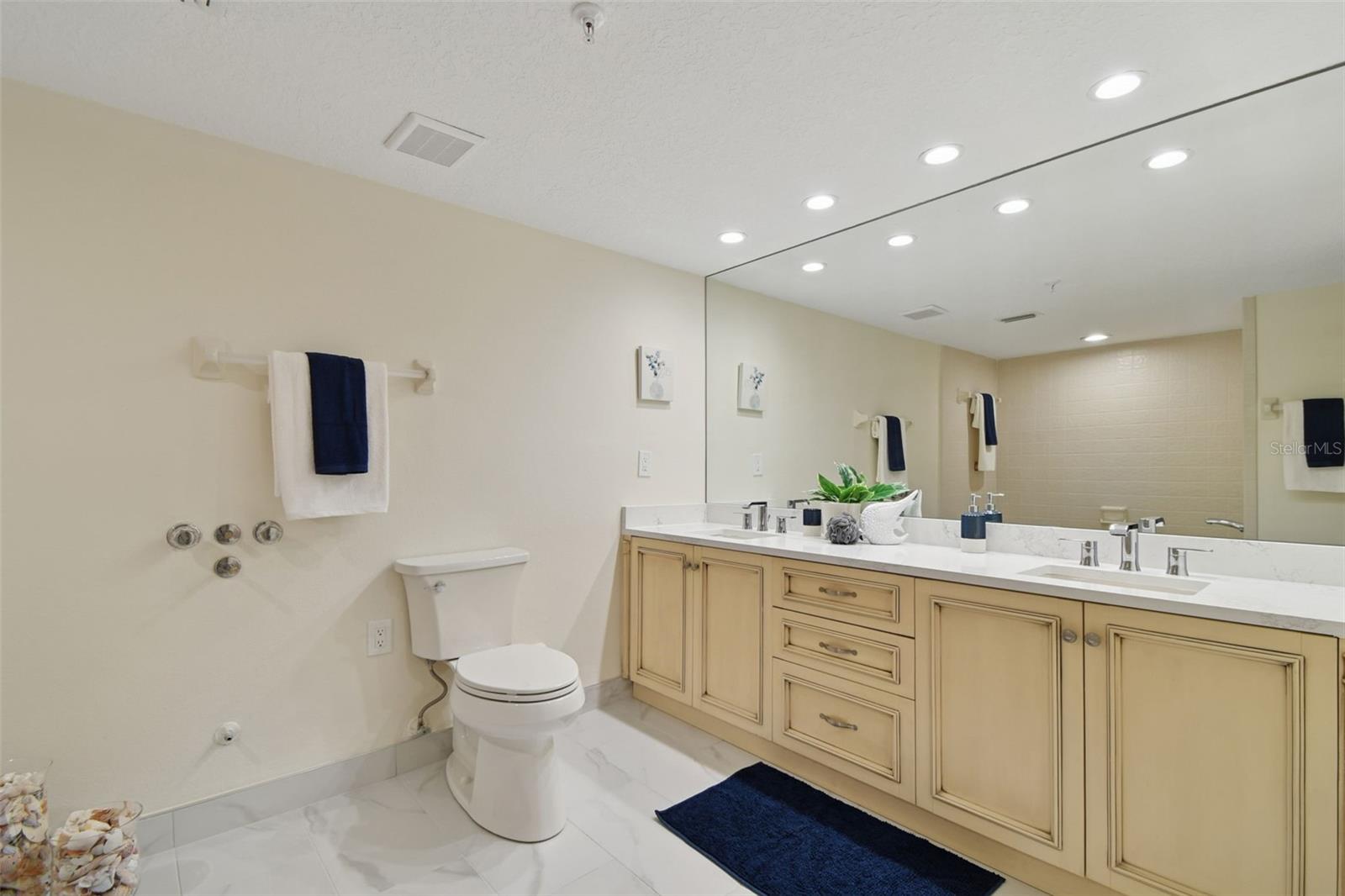 Image 18 of 47 For 1586 Gulf Boulevard 2502