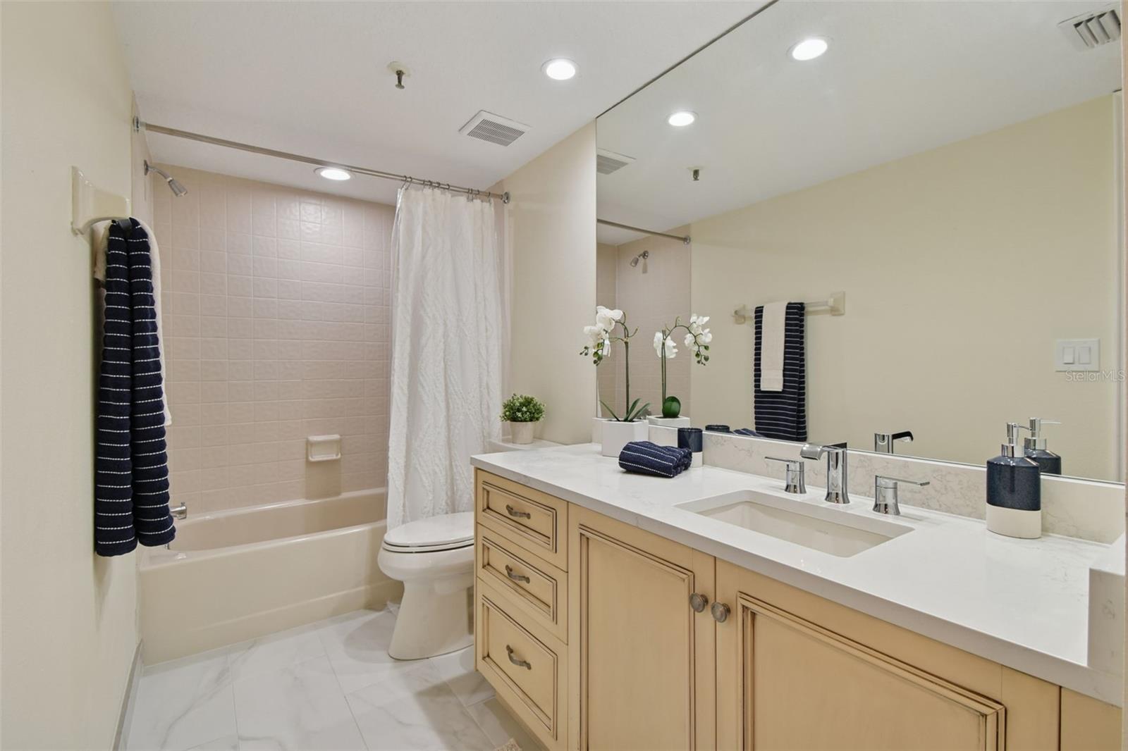 Image 30 of 47 For 1586 Gulf Boulevard 2502