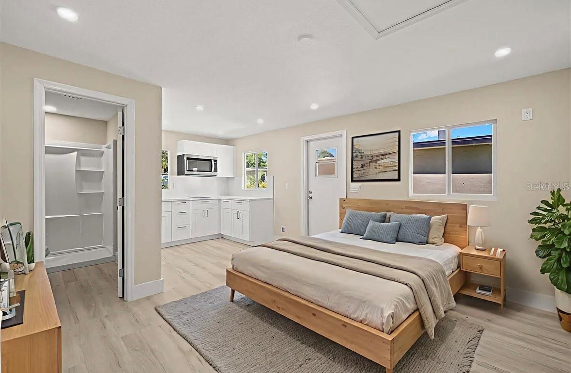 Details for 4135 Des Moines Street Ne, ST PETERSBURG, FL 33703