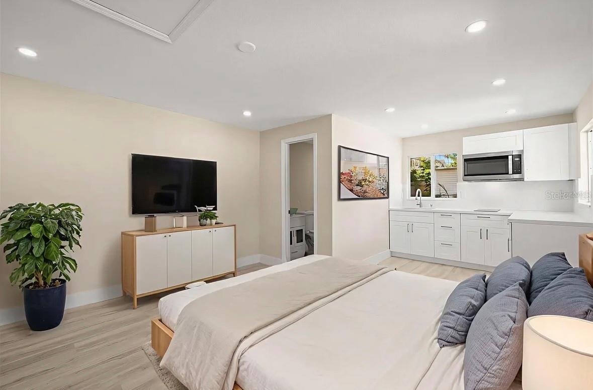 Image 2 of 4 For 4135 Des Moines Street Ne