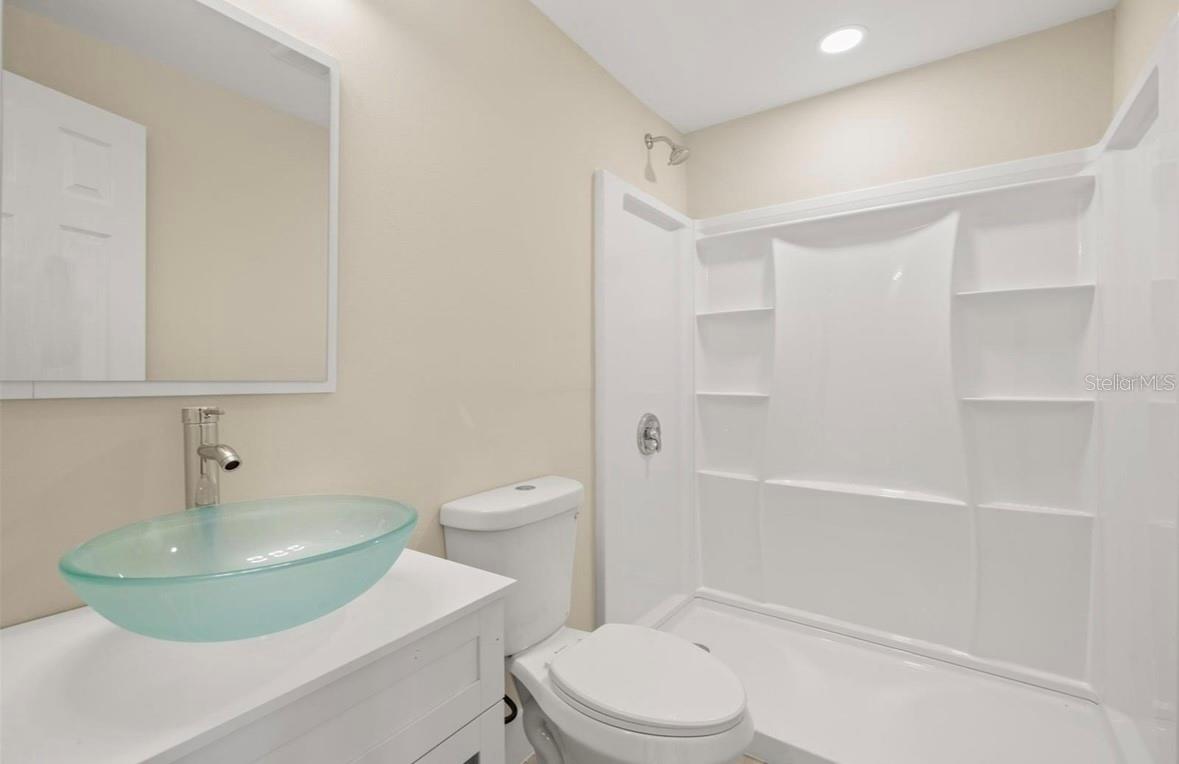 Image 3 of 4 For 4135 Des Moines Street Ne