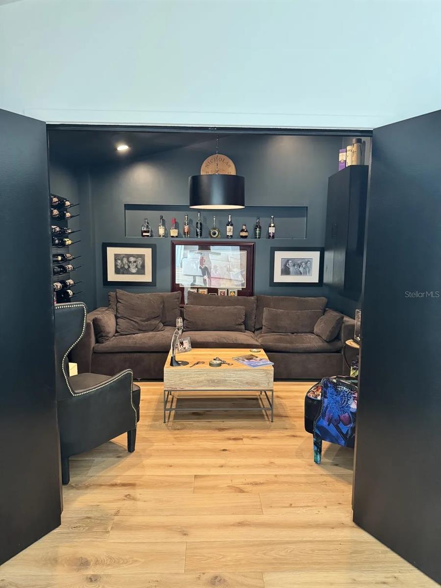 Image 7 of 17 For 1021 Temple Grove Place