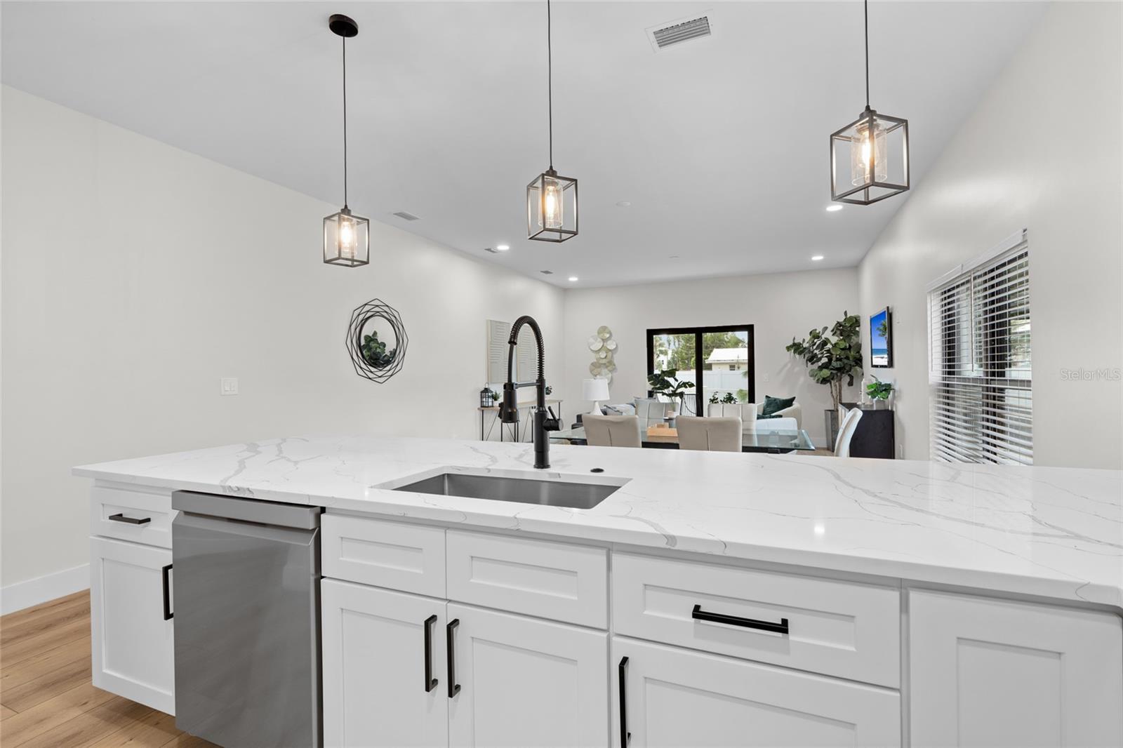 Listing photo id 11 for 4308 Gray Street 1