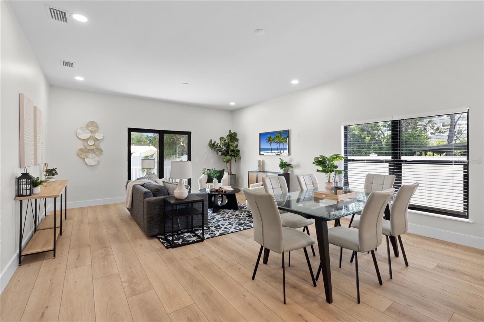 Listing photo id 12 for 4308 Gray Street 1