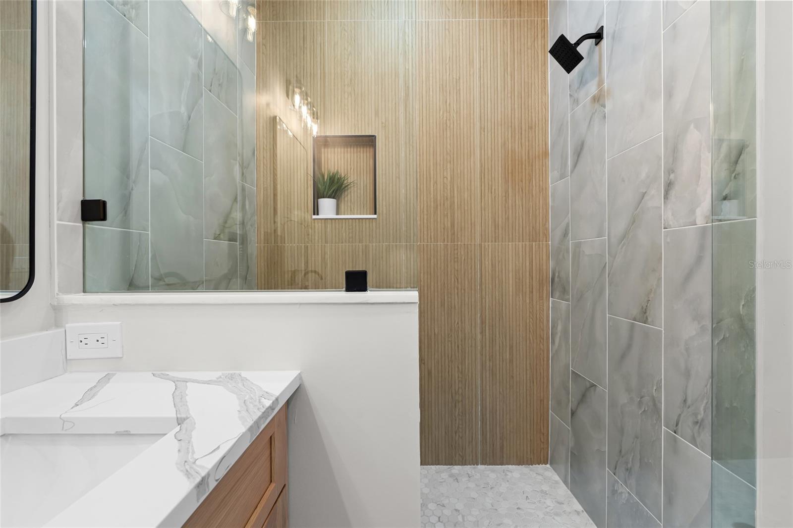 Listing photo id 25 for 4308 Gray Street 1