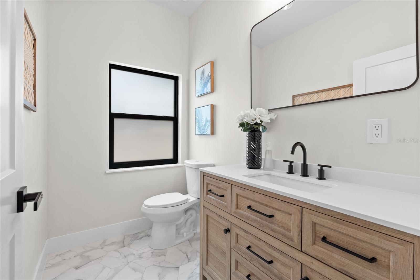 Listing photo id 33 for 4308 Gray Street 1