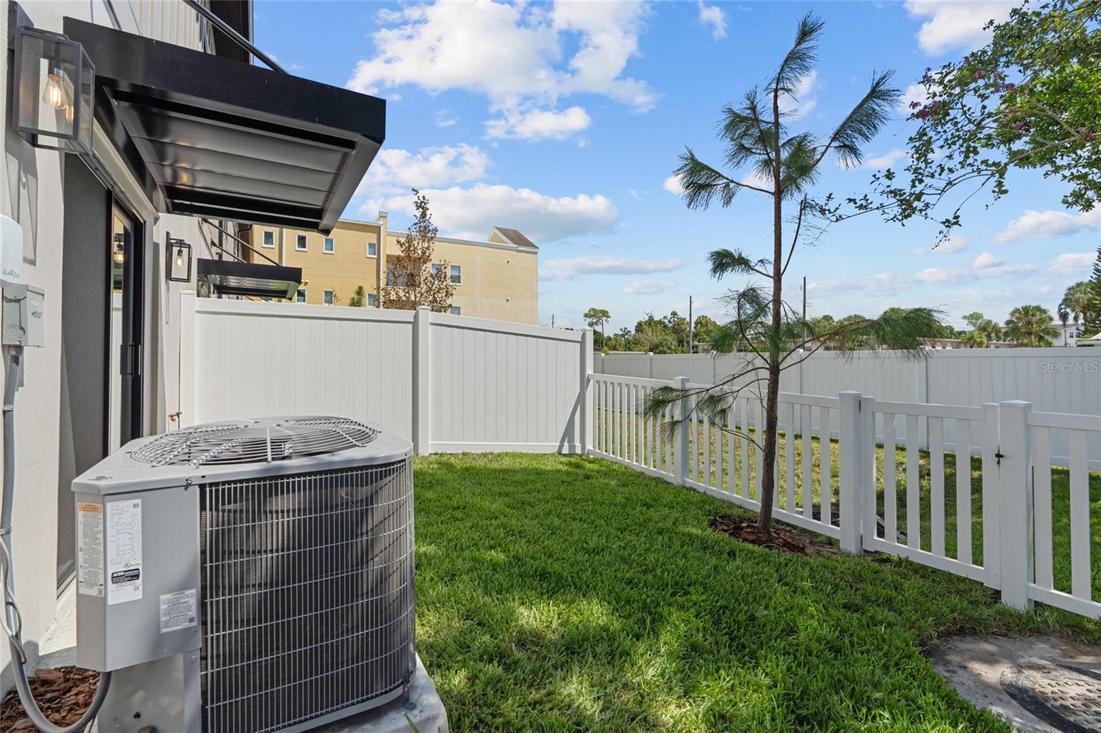 Listing photo id 35 for 4308 Gray Street 1