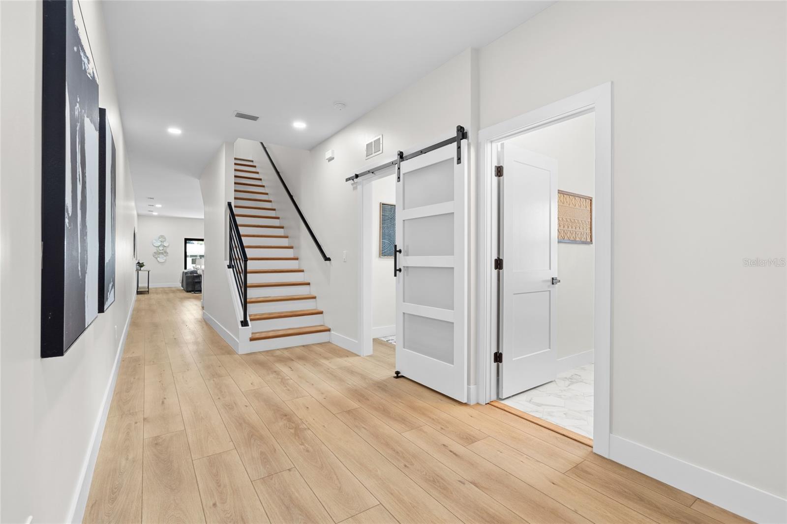 Listing photo id 3 for 4308 Gray Street 1