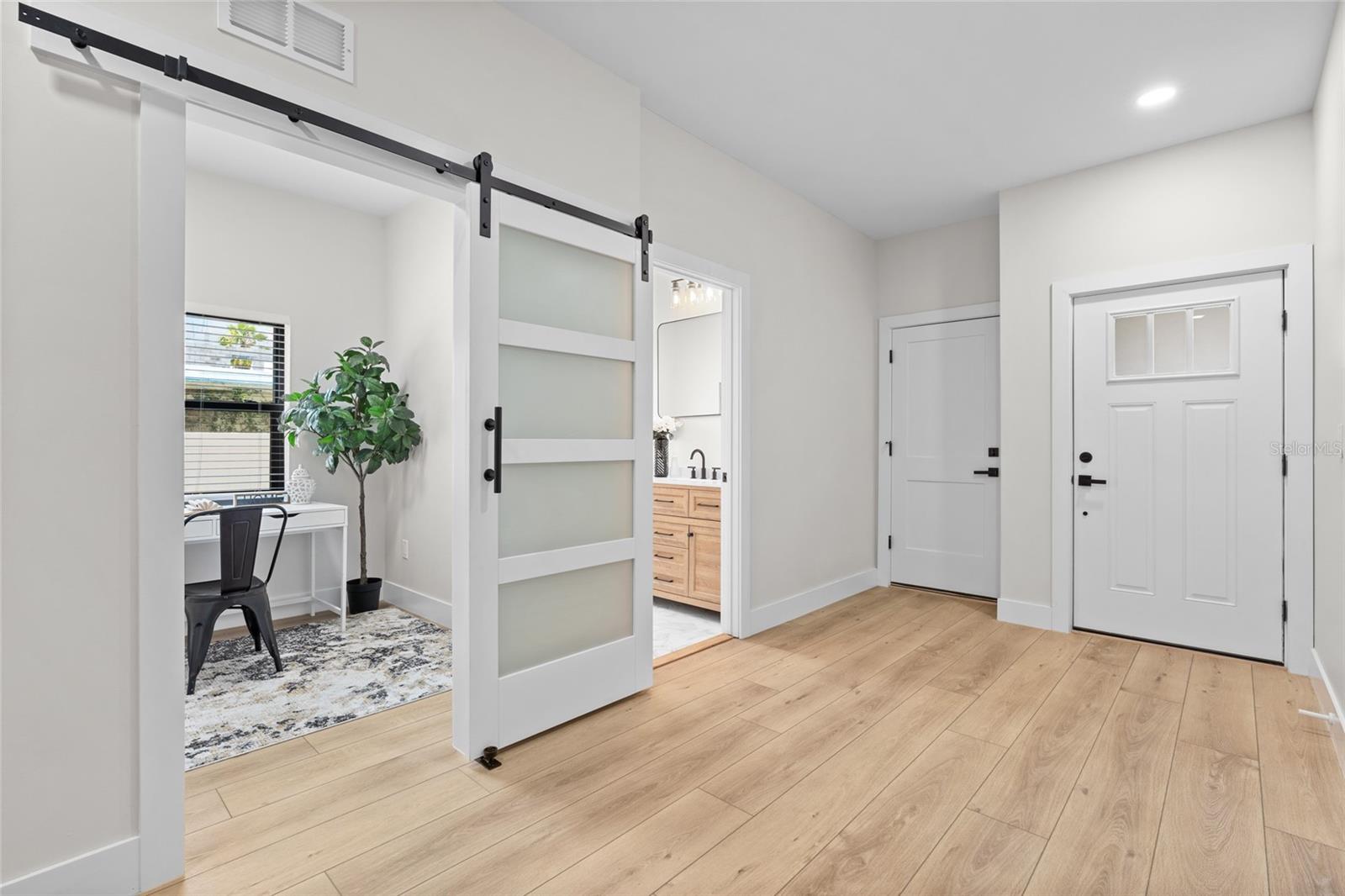 Listing photo id 4 for 4308 Gray Street 1