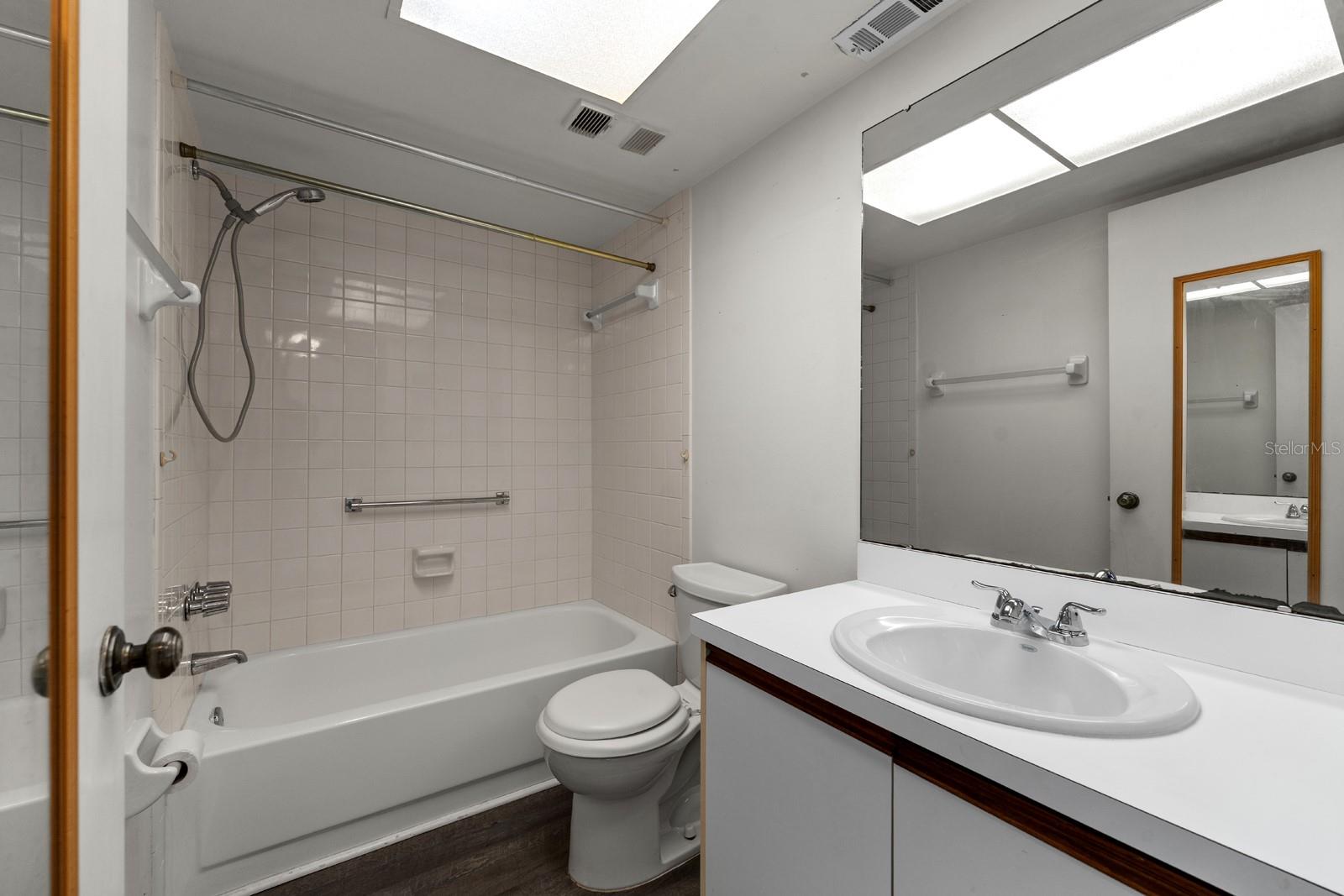 Image 12 of 25 For 505 30th Avenue W E304