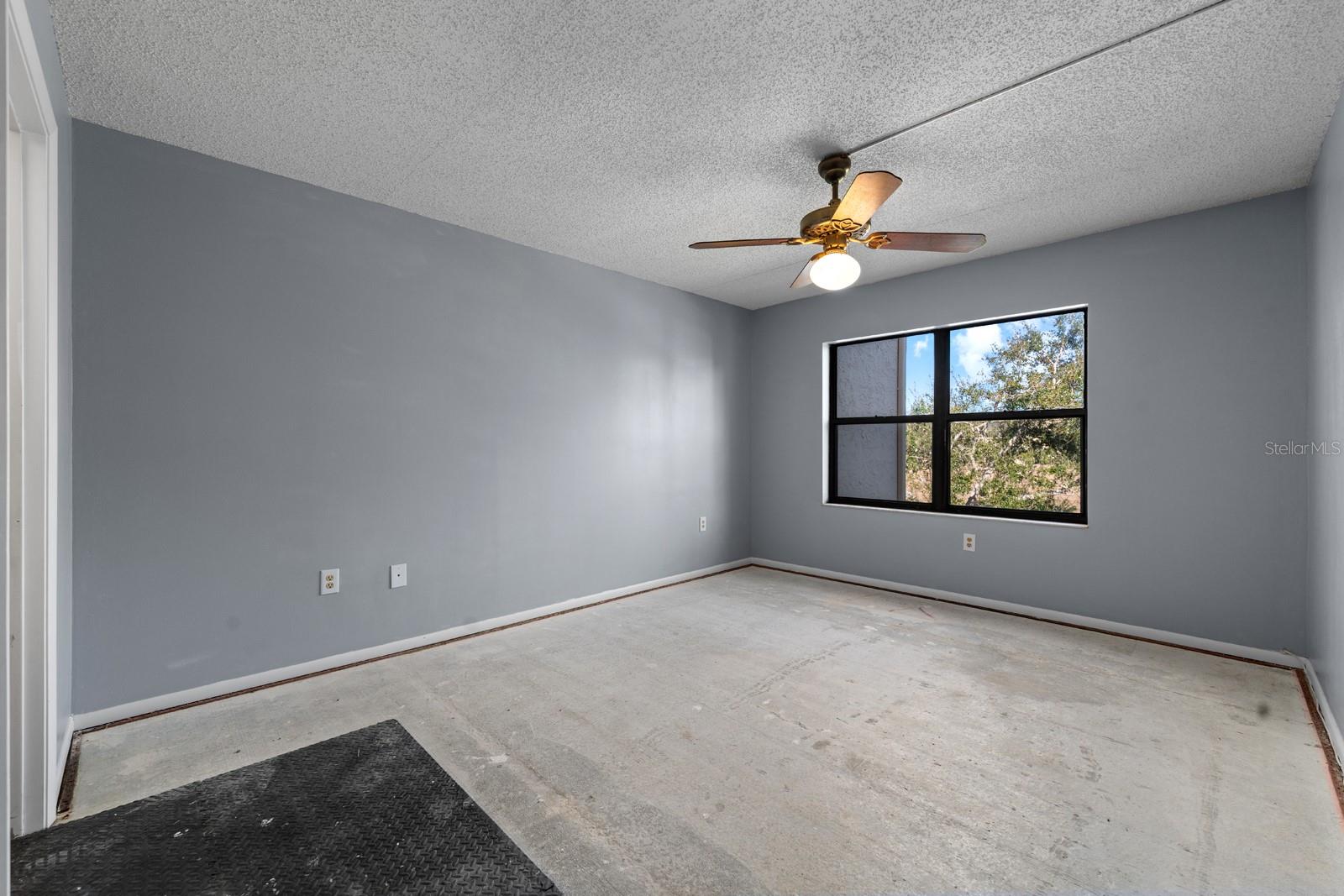 Image 13 of 25 For 505 30th Avenue W E304