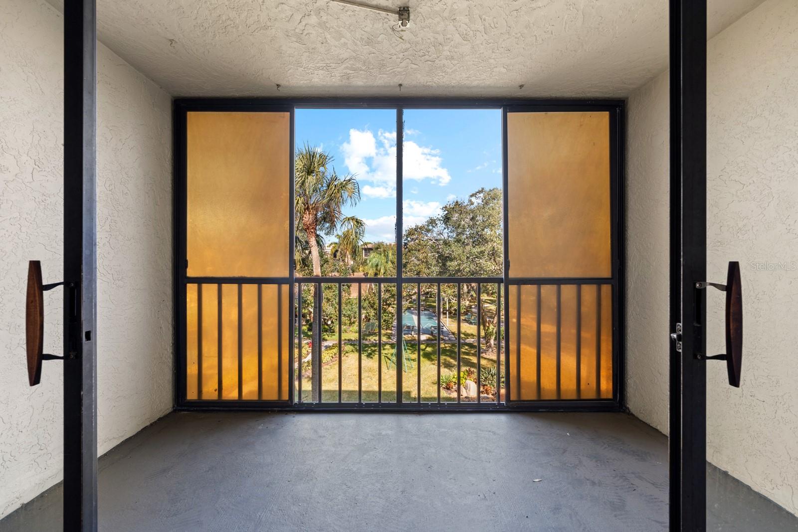 Image 16 of 25 For 505 30th Avenue W E304